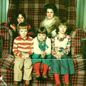 big chair picture, awkward kids