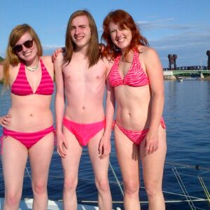 funny siblings picture, awkward bathing suit